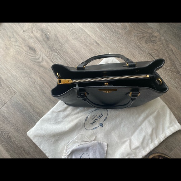 Prada galleria saffiano leather medium bag - Picture 5 of 11